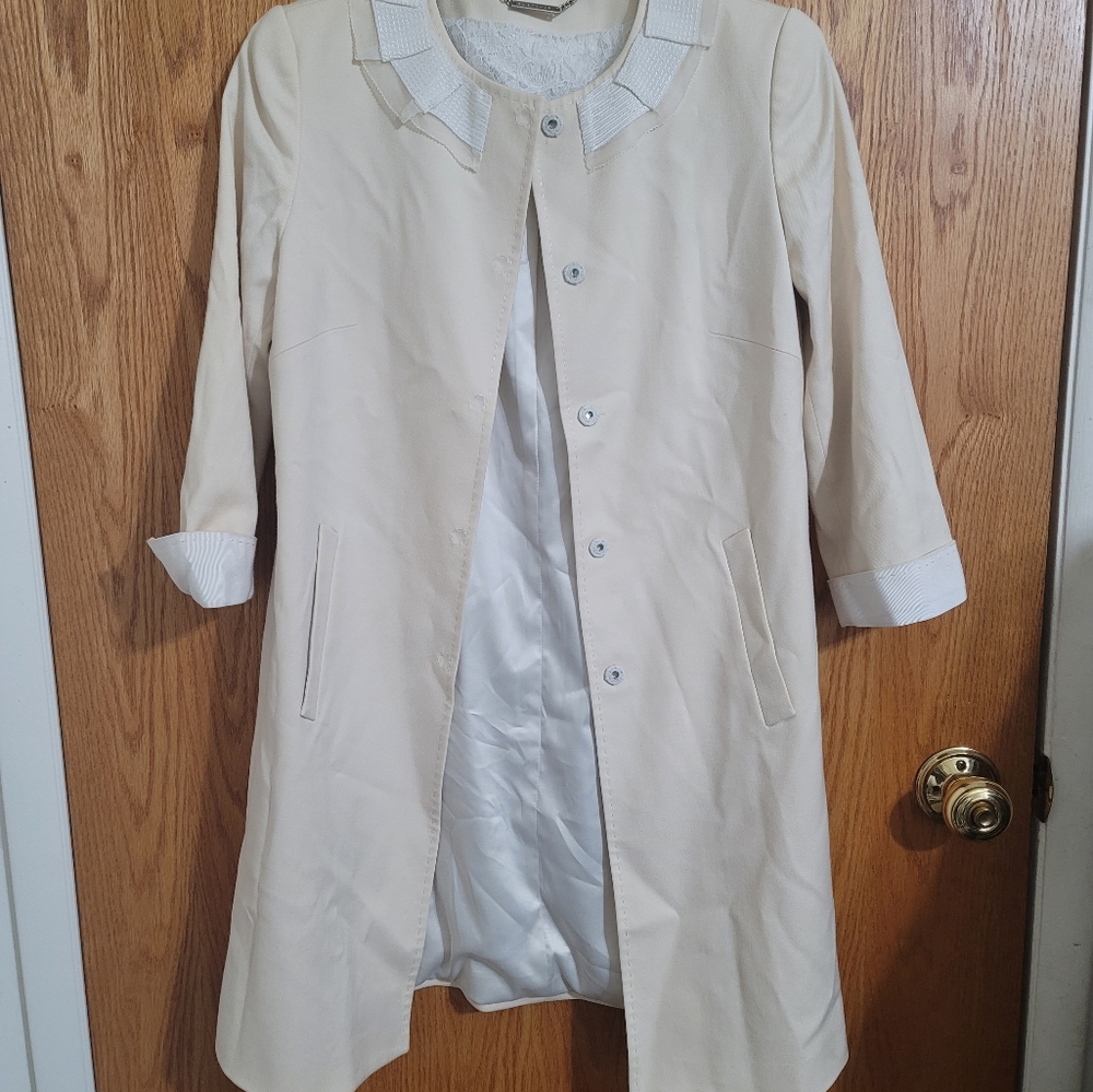 Elie Tahari Vintage Style Cream Coat
